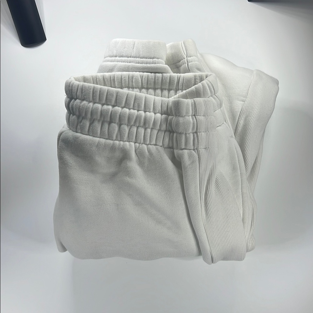 Aritzia TNA white cuffed sweatpants